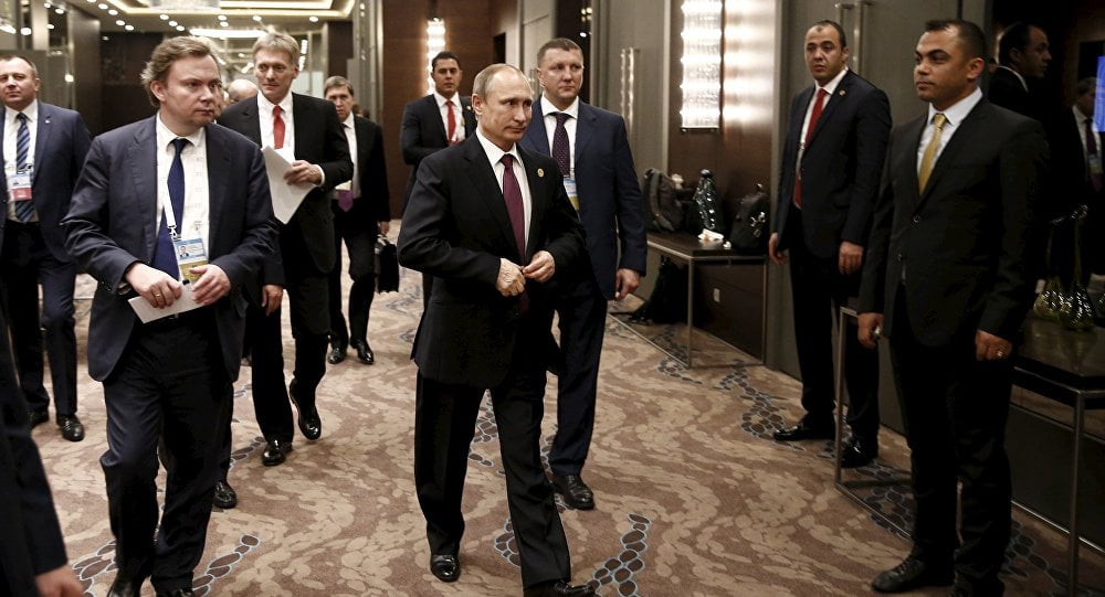 Russian President Vladimir Putin (C) walks prior to a meeting with his Turkish counterpart Tayyip Erdogan at the Group of 20 (G20) leaders summit in the Mediterranean resort city of Antalya, Turkey, November 16, 2015