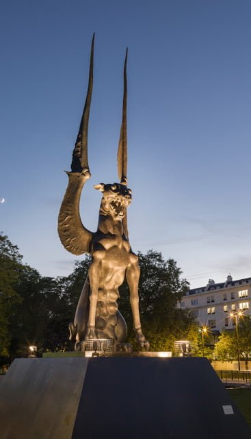 londonhellstatue1