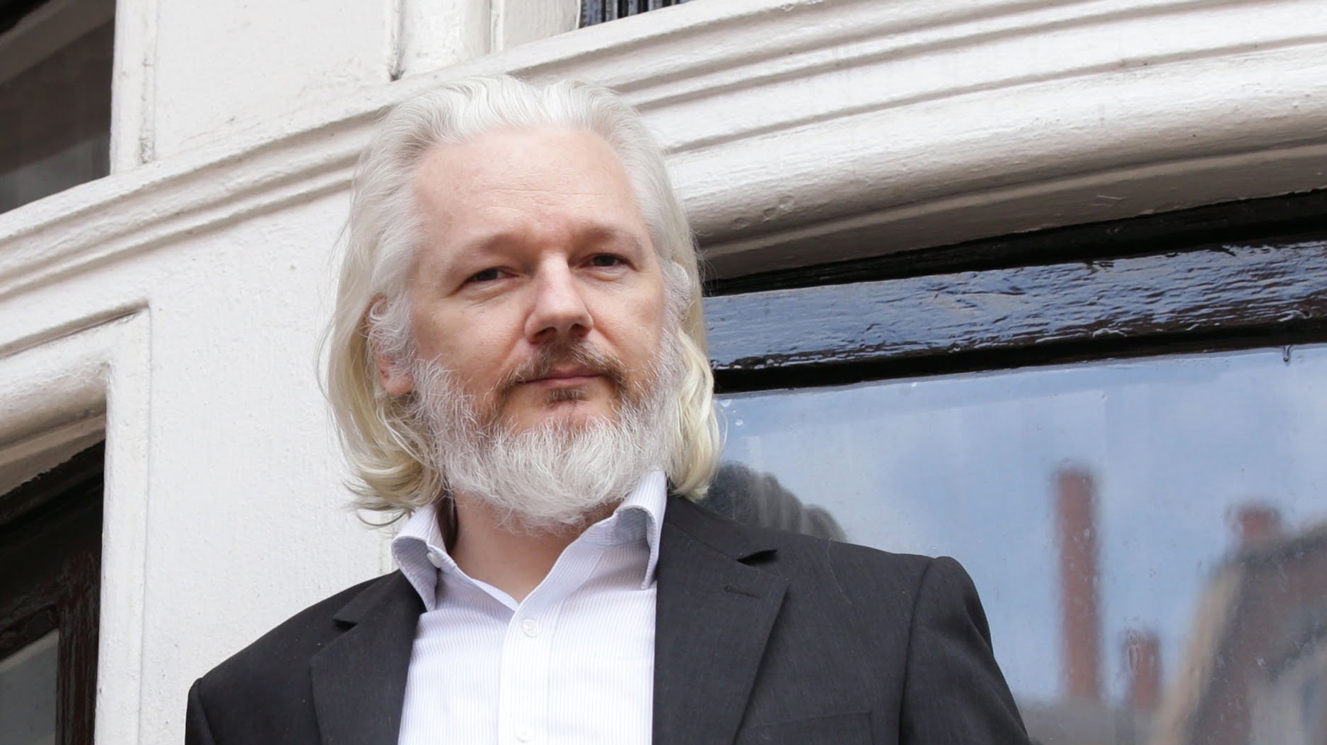 julian assange long white hair and beard