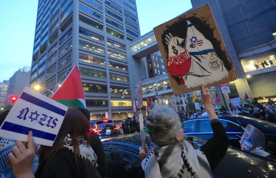 AA-20260506-41300528-41300513-PROPALESTINIANS_PROTEST_GREAT_ISRAEL_REAL_ESTATE_EVENT_AT_THE_PARK_EAST_SYNAGOGUE_IN_NYC-scaled-e1778680051112